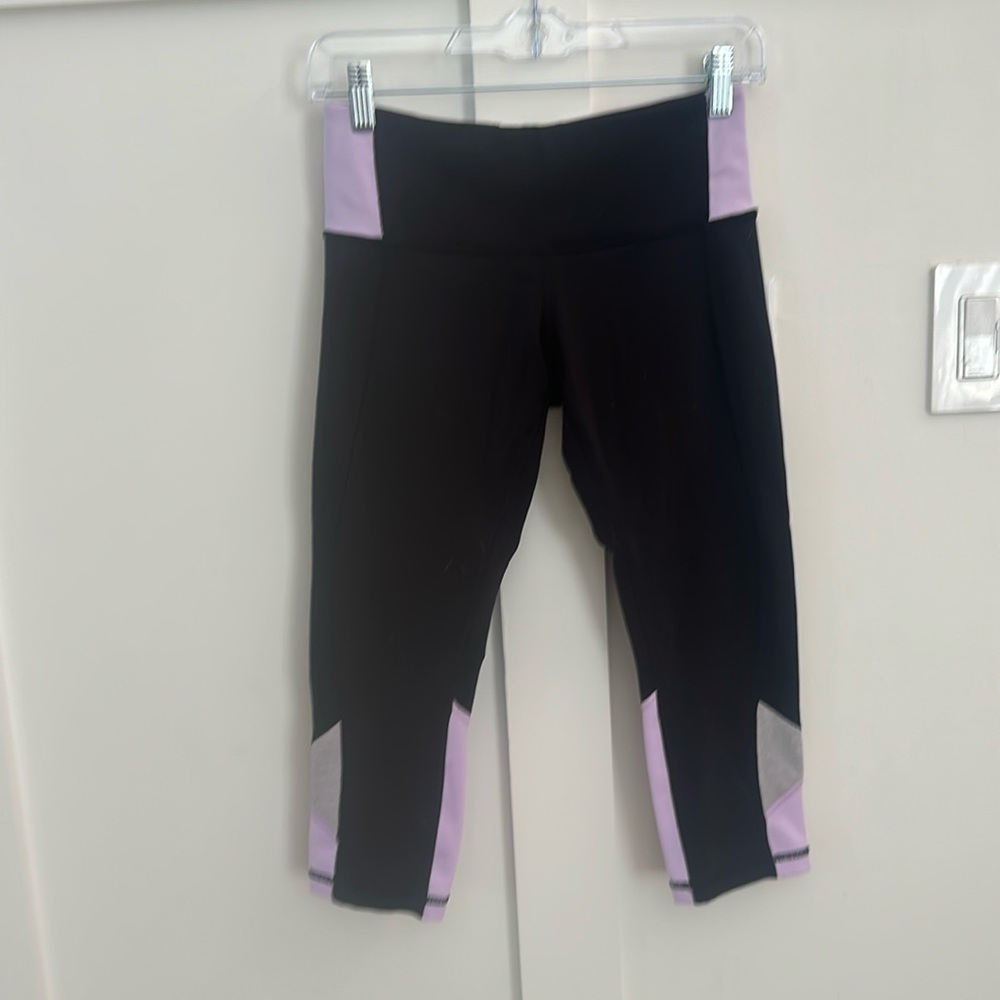 Lululemon Crops. Size 6.